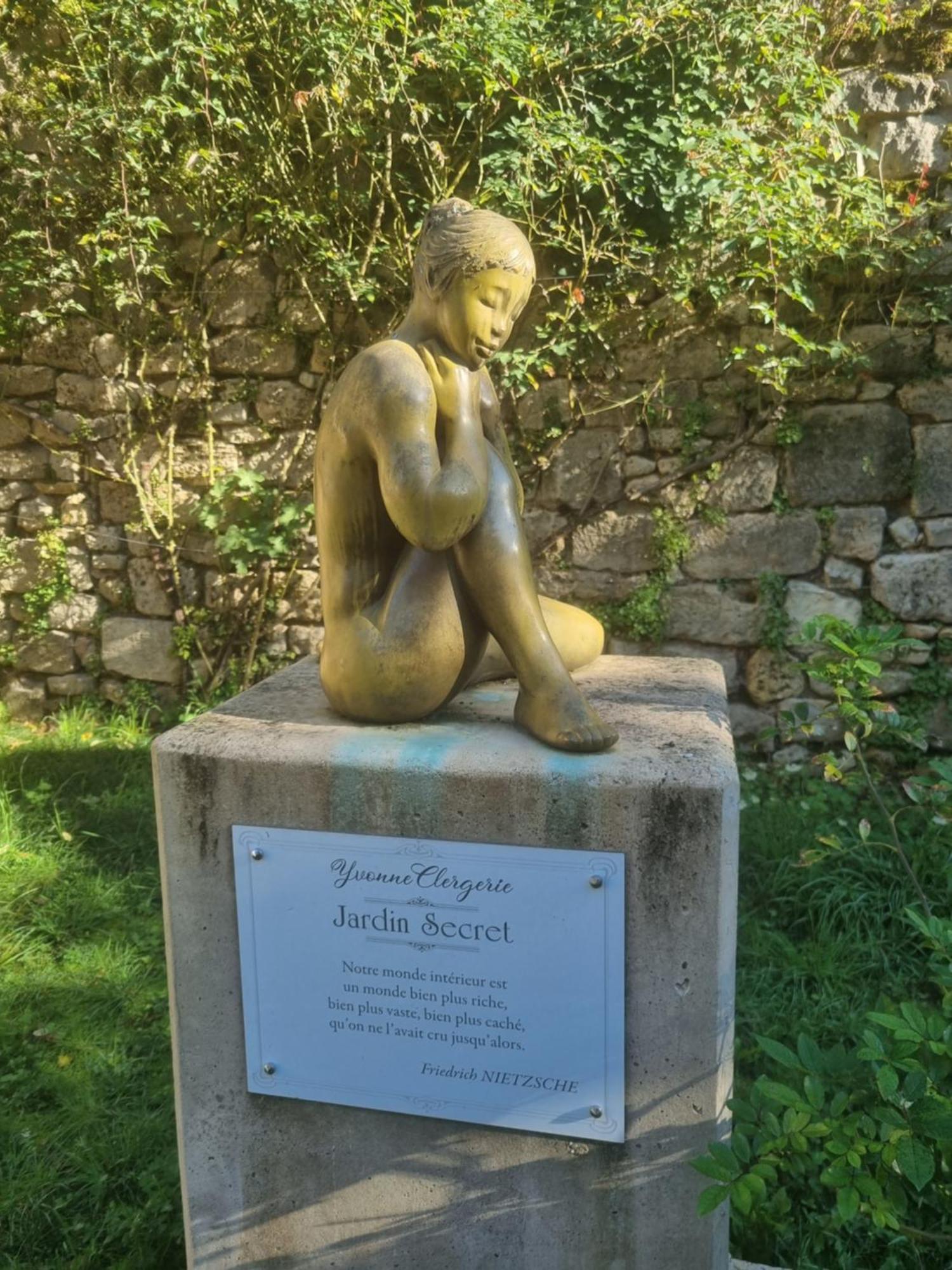 Au Perigord Noir Hotell Hautefort Exteriör bild
