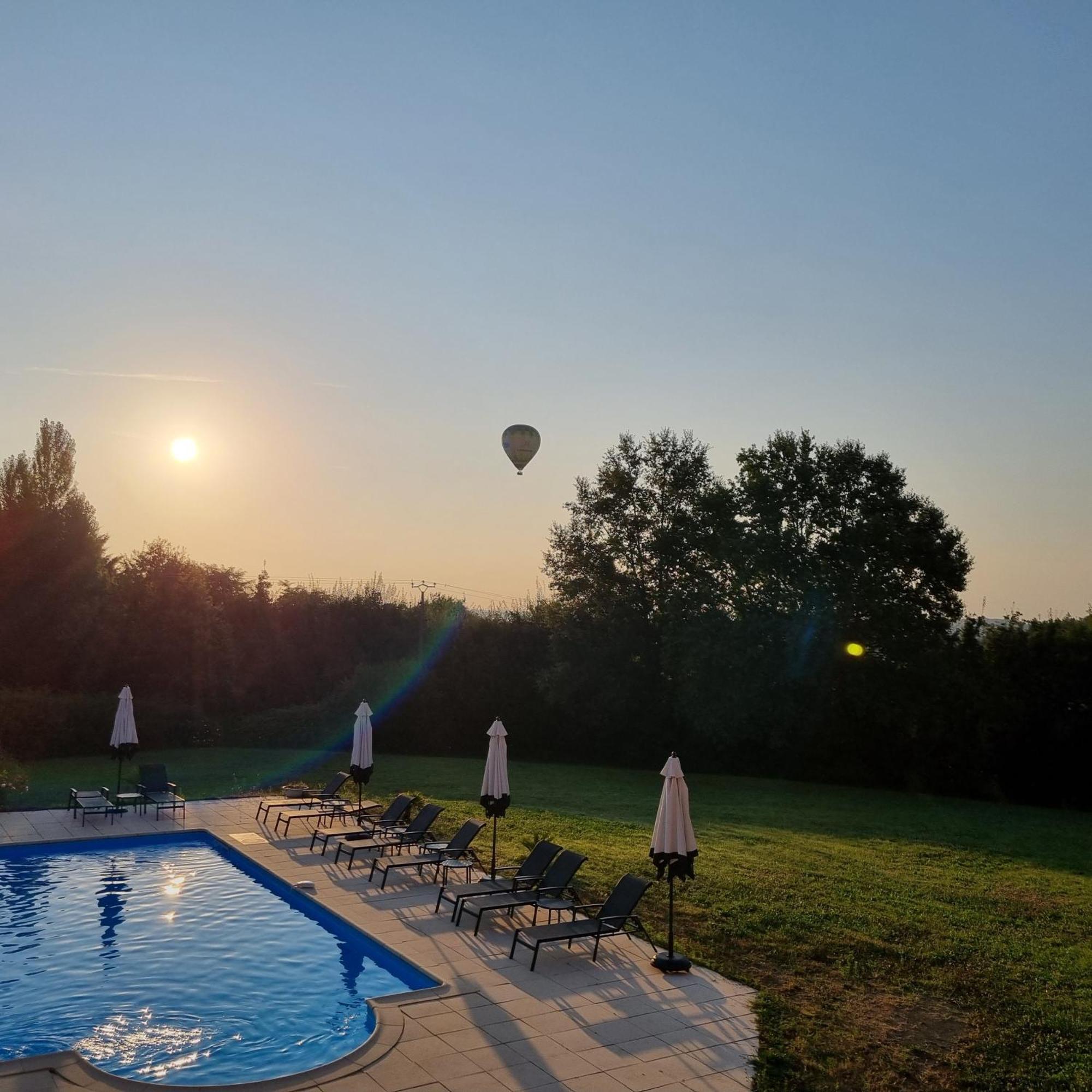 Au Perigord Noir Hotell Hautefort Exteriör bild