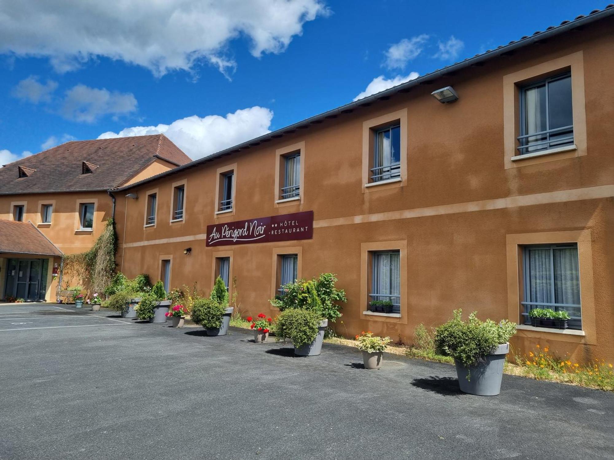 Au Perigord Noir Hotell Hautefort Exteriör bild