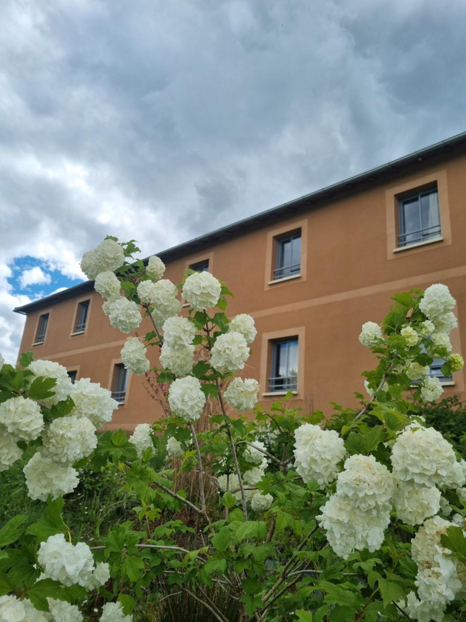 Au Perigord Noir Hotell Hautefort Exteriör bild