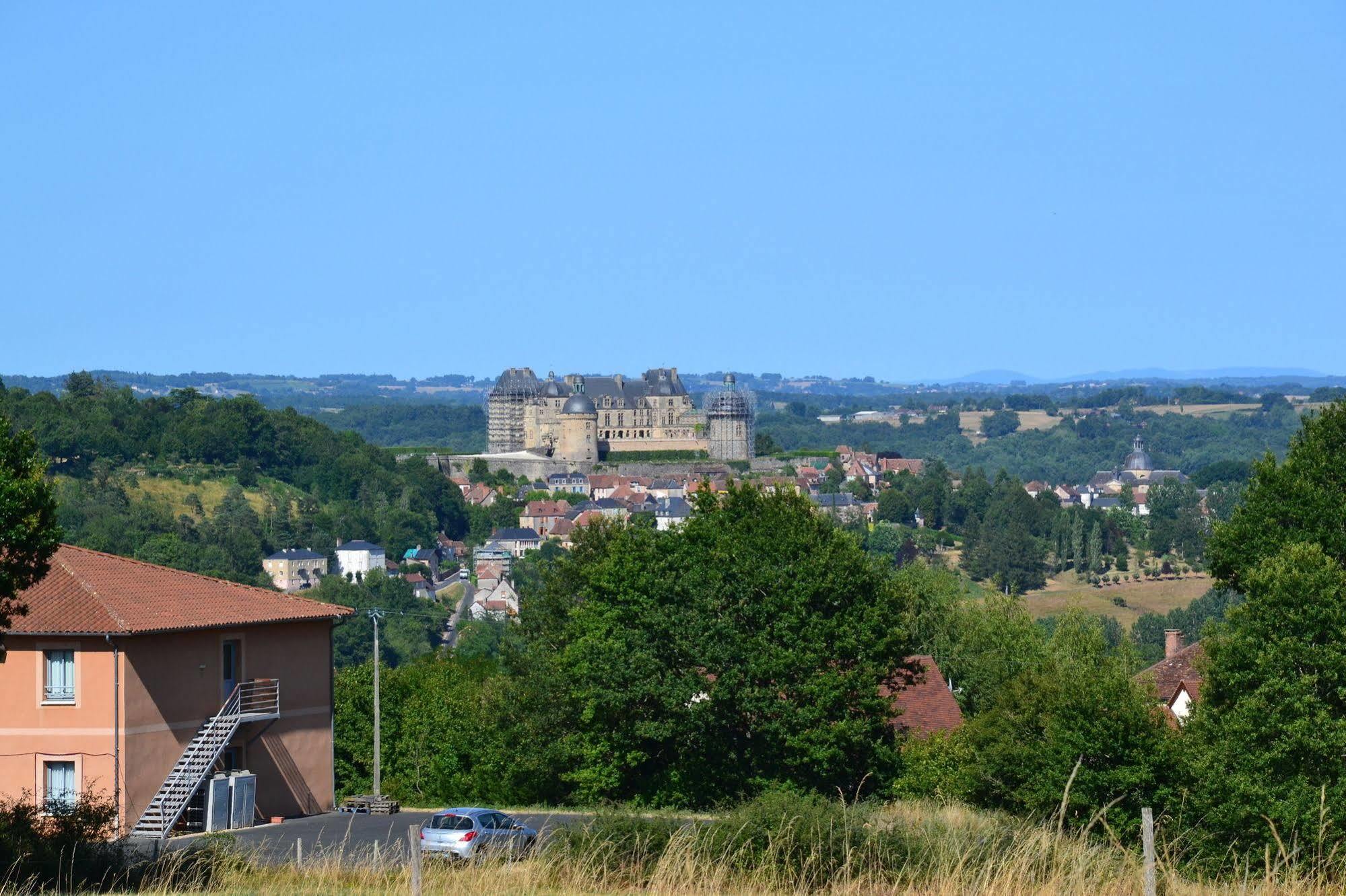 Au Perigord Noir Hotell Hautefort Exteriör bild